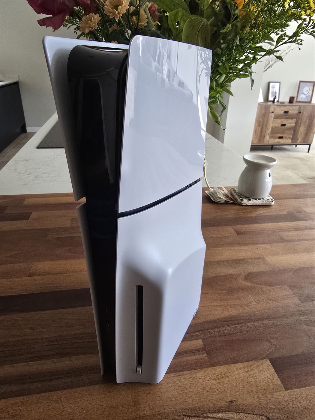 PlayStation 5 Slim Disc Edition, disc slot close-up